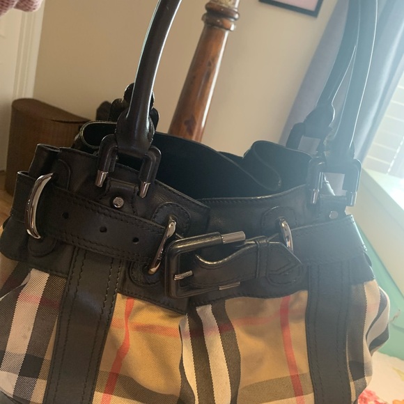 Burberry Leather Large  Black and Tan Bag with Textured Leather Trim - Picture 4 of 16